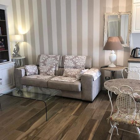 ロッツァーノ La Rosa Bianca Bed & Breakfast エクステリア 写真