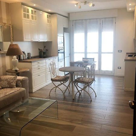 ロッツァーノ La Rosa Bianca Bed & Breakfast エクステリア 写真