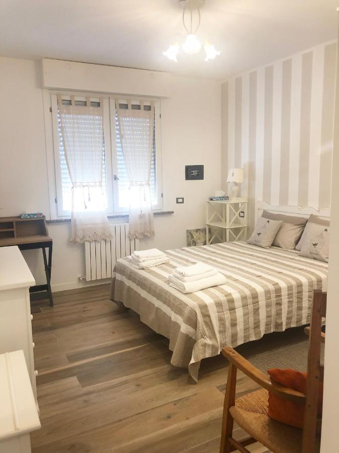 ロッツァーノ La Rosa Bianca Bed & Breakfast エクステリア 写真