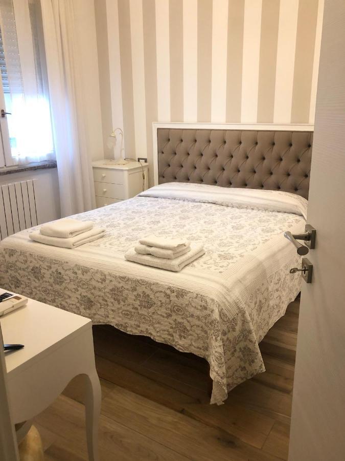 ロッツァーノ La Rosa Bianca Bed & Breakfast エクステリア 写真