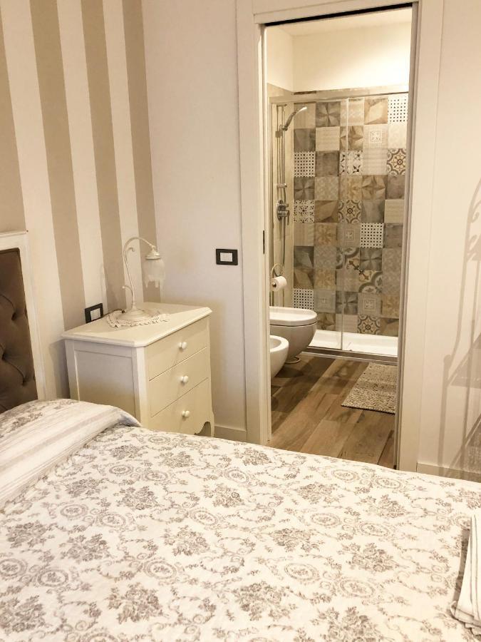 ロッツァーノ La Rosa Bianca Bed & Breakfast エクステリア 写真