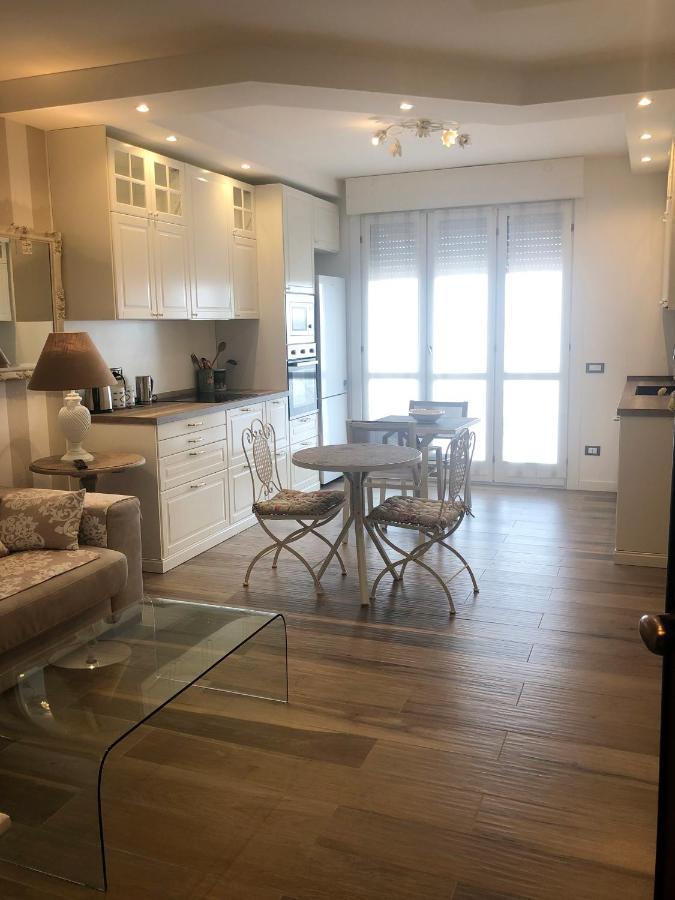 ロッツァーノ La Rosa Bianca Bed & Breakfast エクステリア 写真