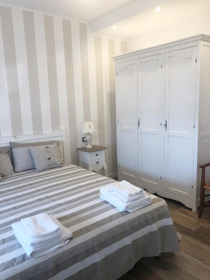 ロッツァーノ La Rosa Bianca Bed & Breakfast エクステリア 写真