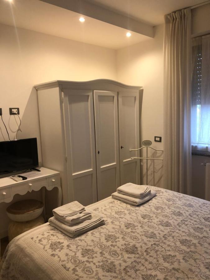 ロッツァーノ La Rosa Bianca Bed & Breakfast エクステリア 写真